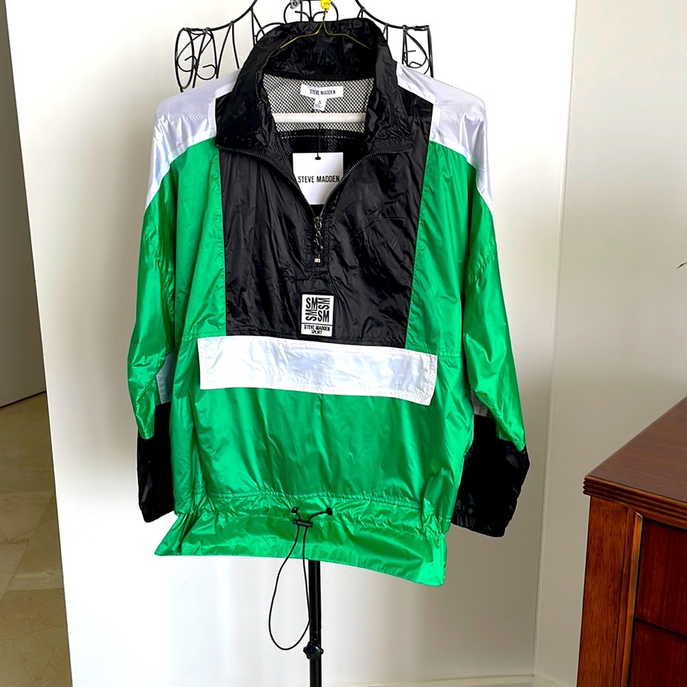 NWT ESSENTIALS SPORT PULLOVER PACKABLE